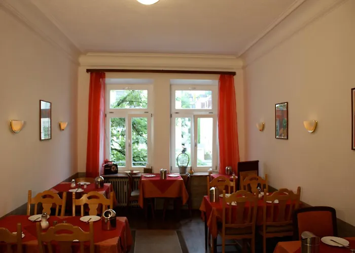 Hotel Pension Schmellergarten München